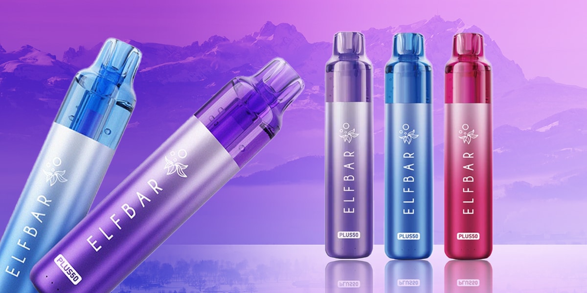 Diverse sigarette elettroniche usa e getta ELFBAR PLUSS0 nei colori blu, viola e rosso su uno sfondo di montagne viola, 20 mg