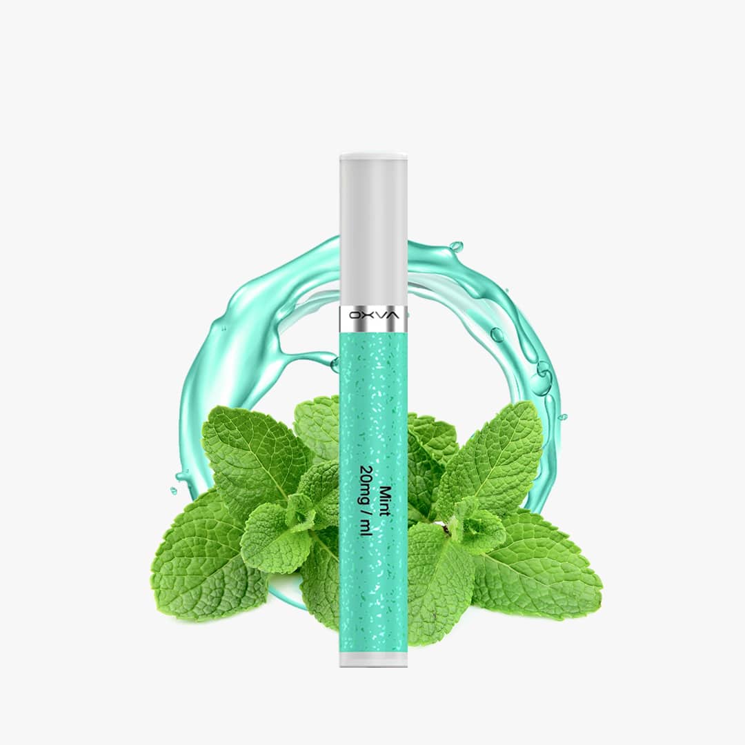 OXVA Einweg-Vape Mint, 20 mg/ml Nikotin, türkisfarbener Stick mit Minzblättern und Wassersplash im Hintergrund