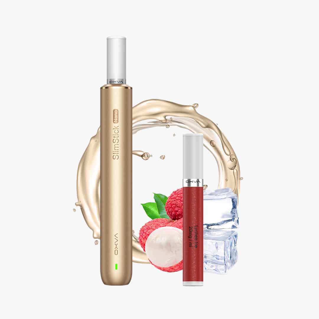 OXVA SlimStick Nano Vape in Gold mit Lychee Ice Pod 20 mg, Litschi und Eiswürfel im Hintergrund