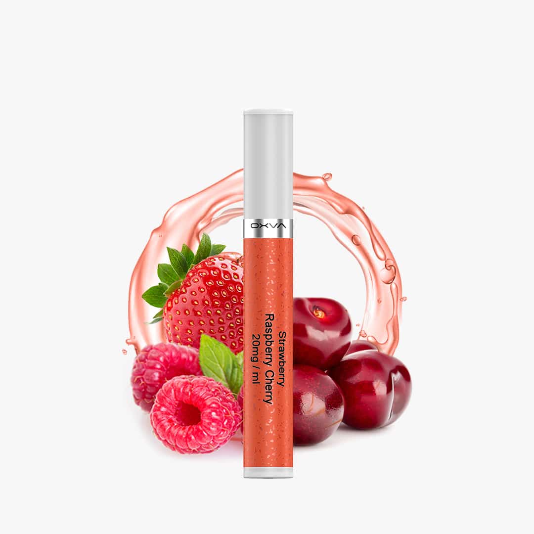 OXVA Vape Strawberry Raspberry Cherry 20 mg in Rot-Orange mit Erdbeere, Himbeeren und Kirschen vor Spritzring auf weißem Hintergrund